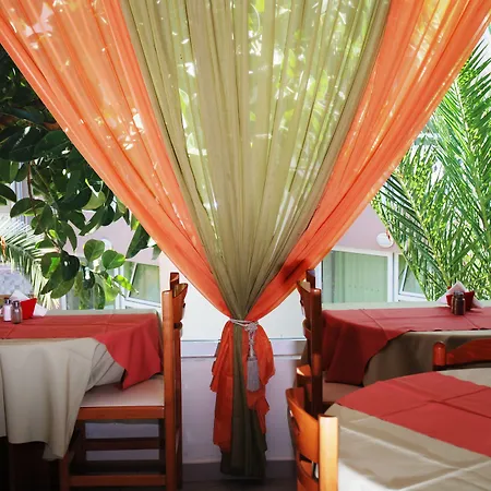 Hotel Admiral De Luxe 2*