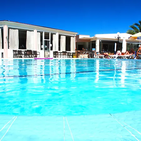 Admiral De Luxe Hotel 2*