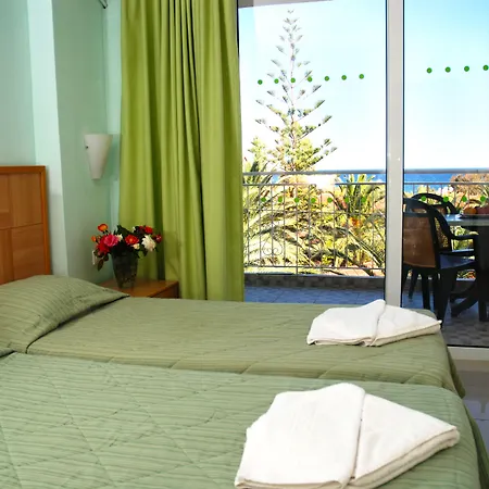 Admiral De Luxe Hotel 2*