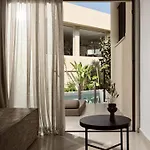 Admiral De Luxe Hotel 2*