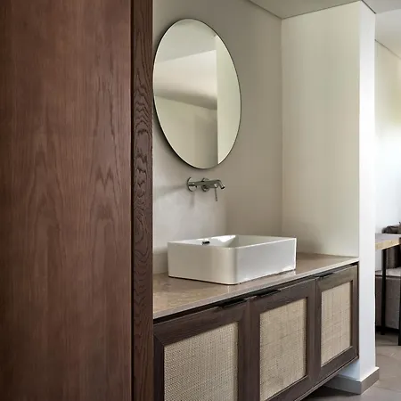 Admiral De Luxe Hotel